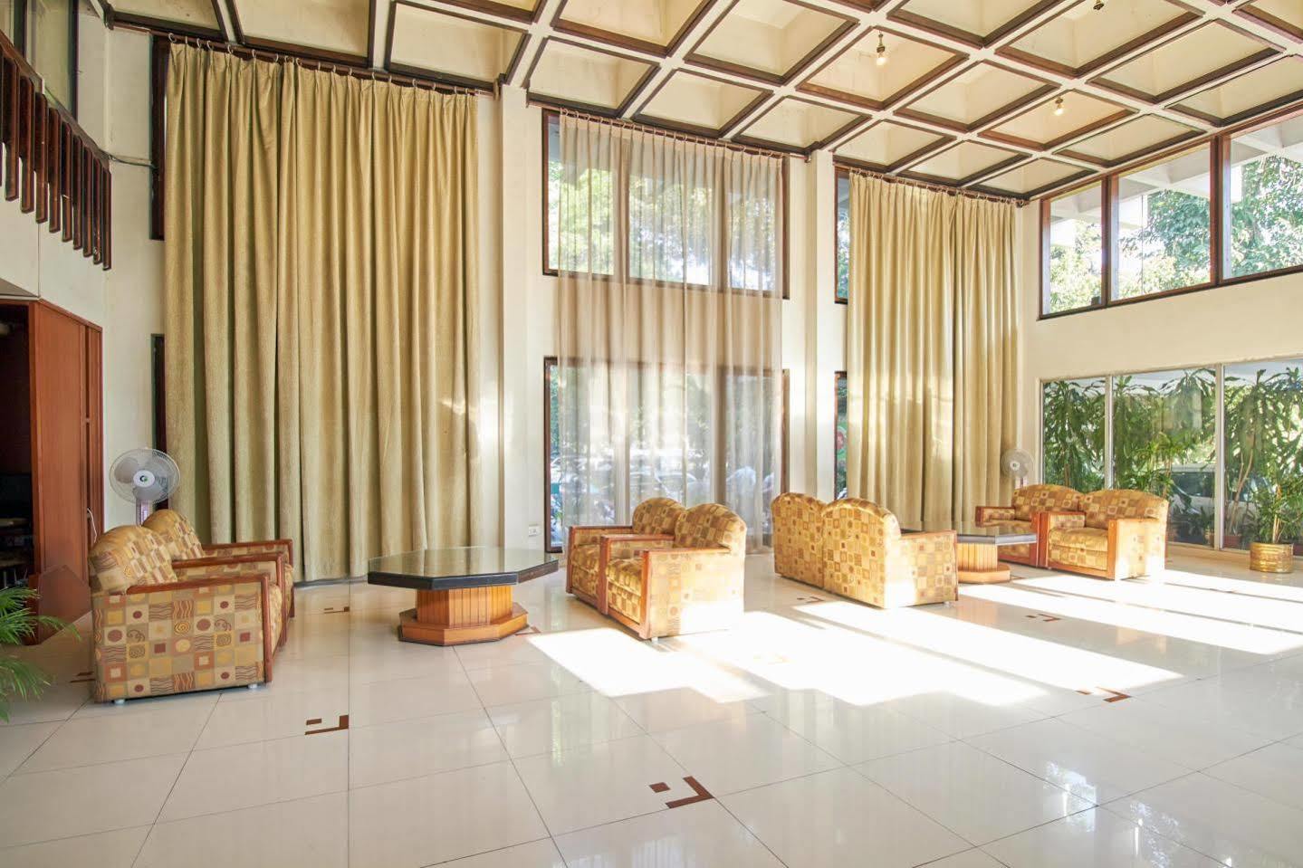 โรงแรมชาลุกยา บังกาลอร์ ภายนอก รูปภาพ